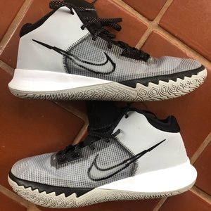 Kyrie Irving Flytrap IV athletic shoes!